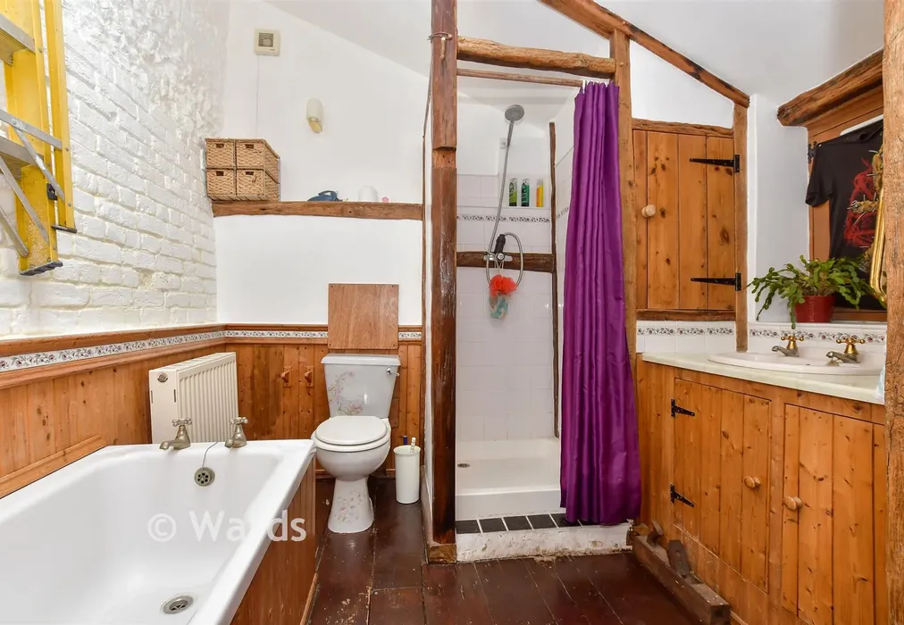 Bathroom - Front Street, Ringwould, Deal, Kent - Wards of Kent