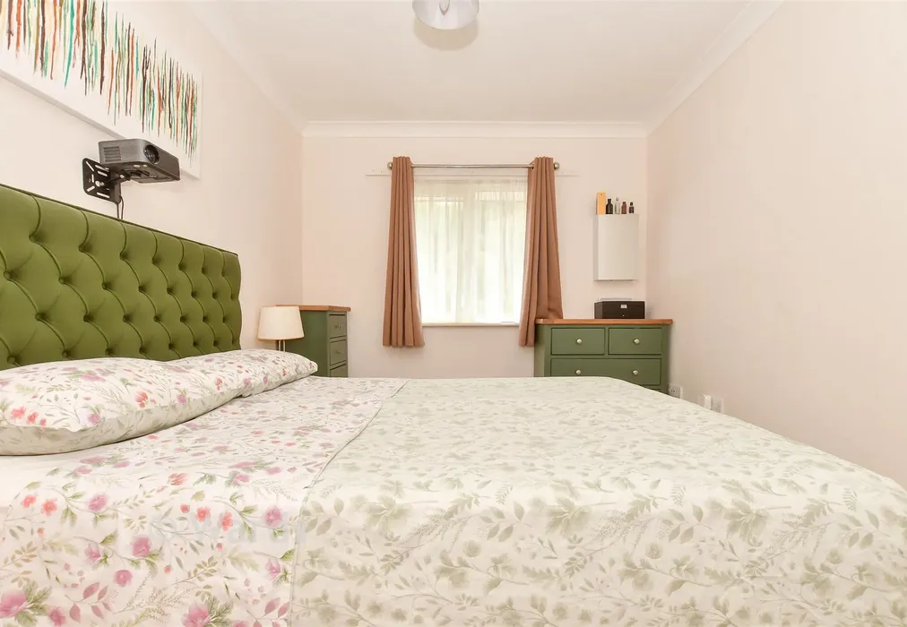 Bedroom 1 - Seabrook Road, Hythe, Kent - Wards of Kent