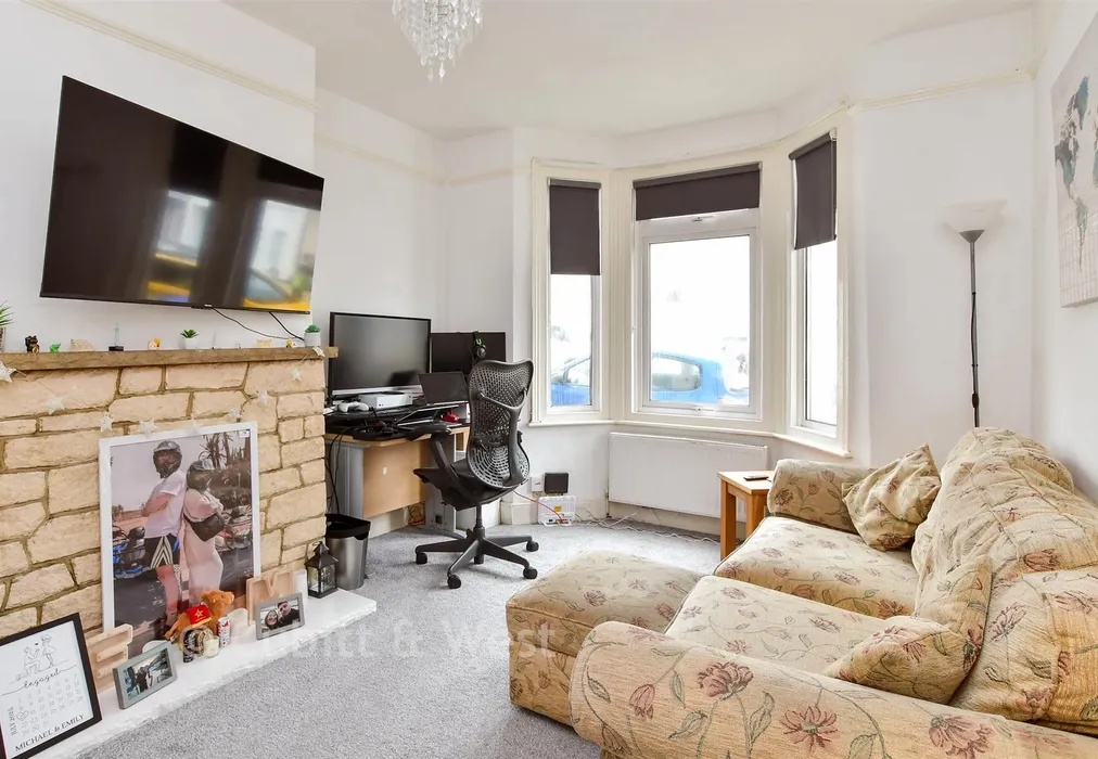 Lounge - Lawes Avenue, Newhaven, East Sussex - Wards of Kent