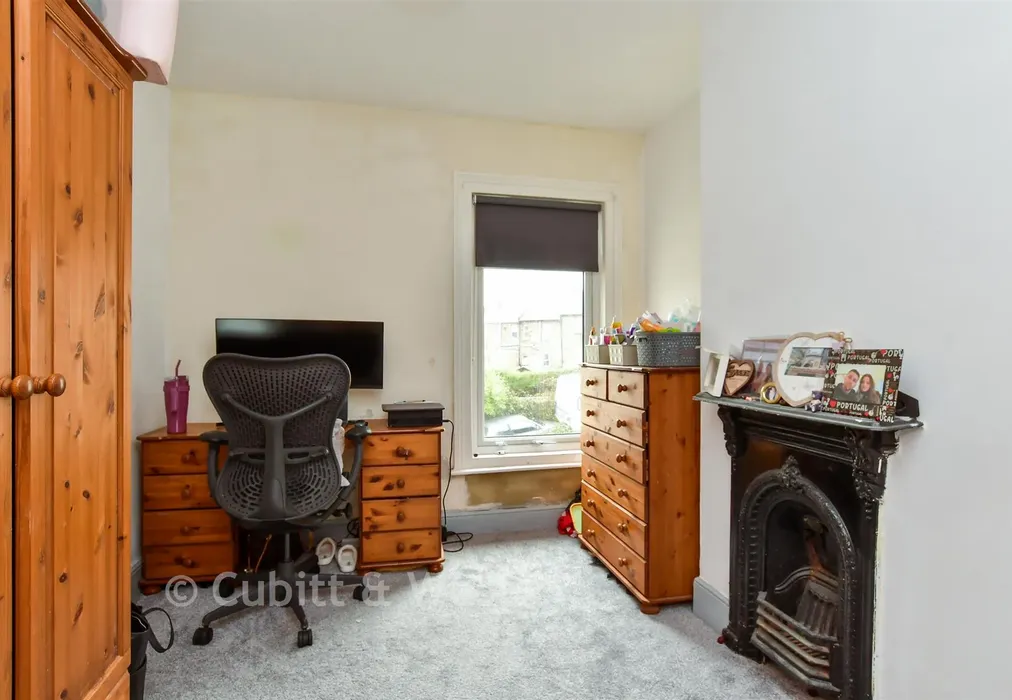 Bedroom 2 - Lawes Avenue, Newhaven, East Sussex - Wards of Kent