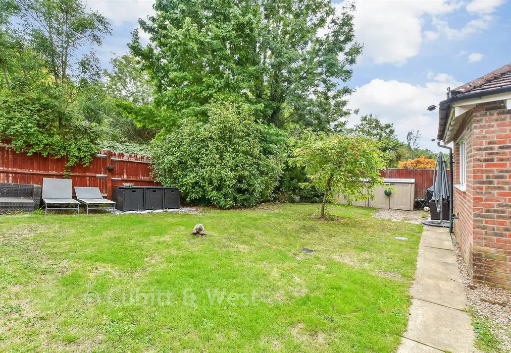 Rear Garden - Turnpike Way, Ashington, West Sussex - Wards of Kent