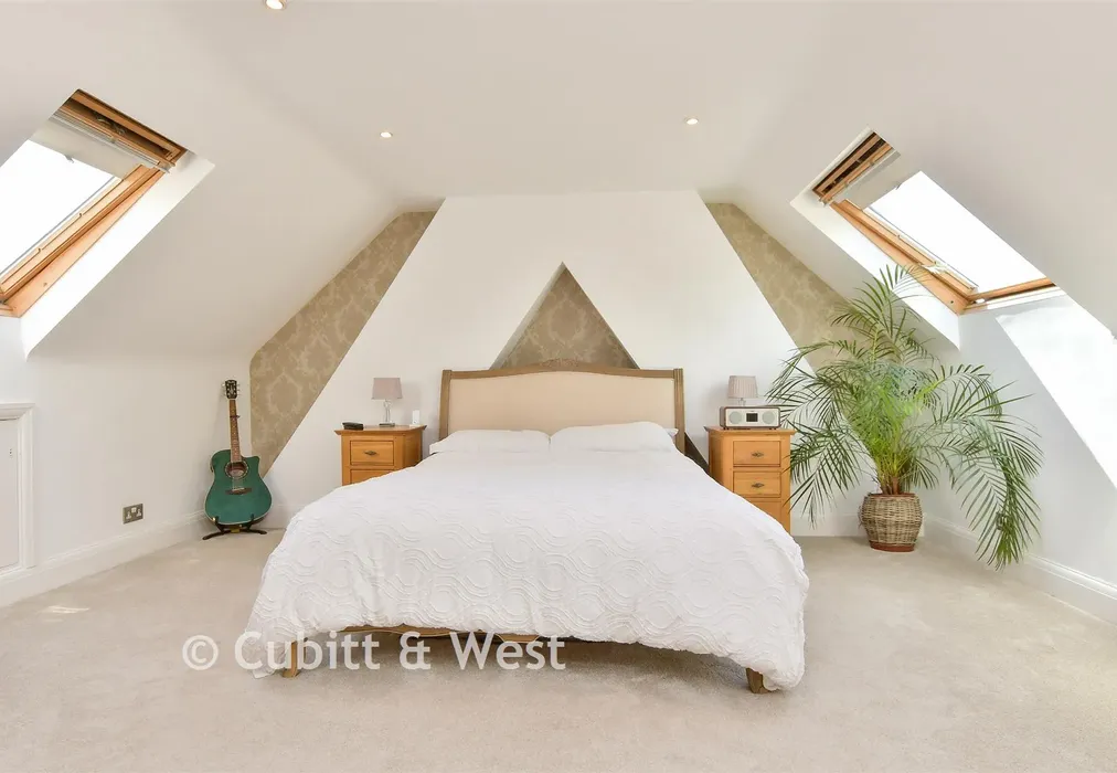 Bedroom 1 - Winfield Avenue, Brighton, East Sussex - Wards of Kent