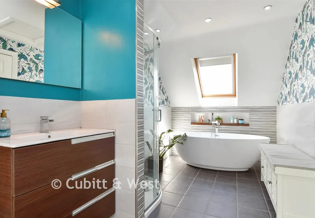 Bathroom - Winfield Avenue, Brighton, East Sussex - Wards of Kent