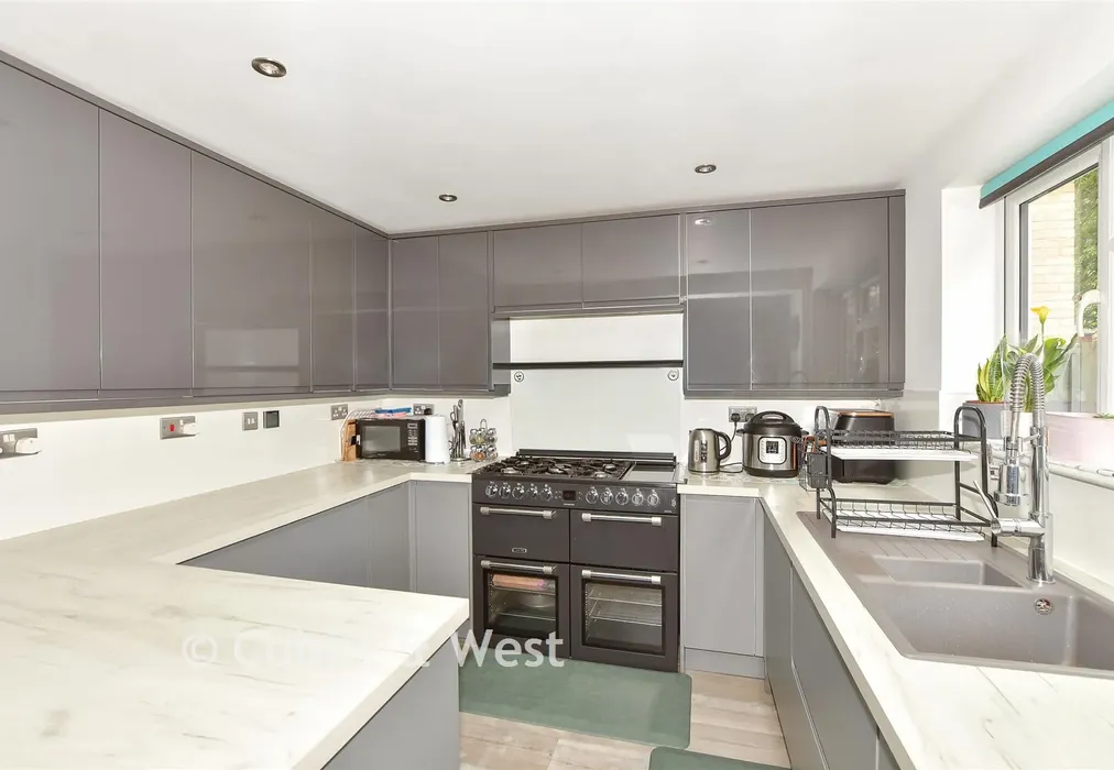 Kitchen/Diner - Mountbatten Close, Broadfield, Crawley, West Sussex - Wards of Kent