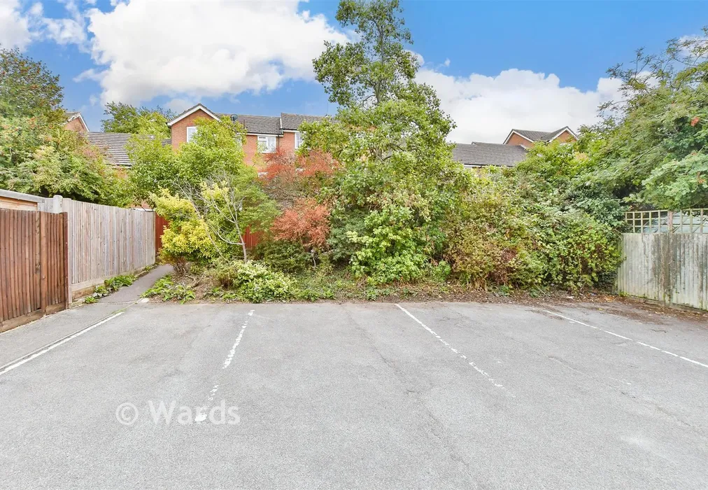 External Feature - Brompton Hill, Chatham, Kent - Wards of Kent
