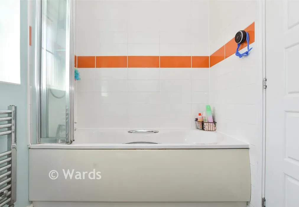 Bathroom - Beech Tree Avenue, Sholden, Deal, Kent - Wards of Kent