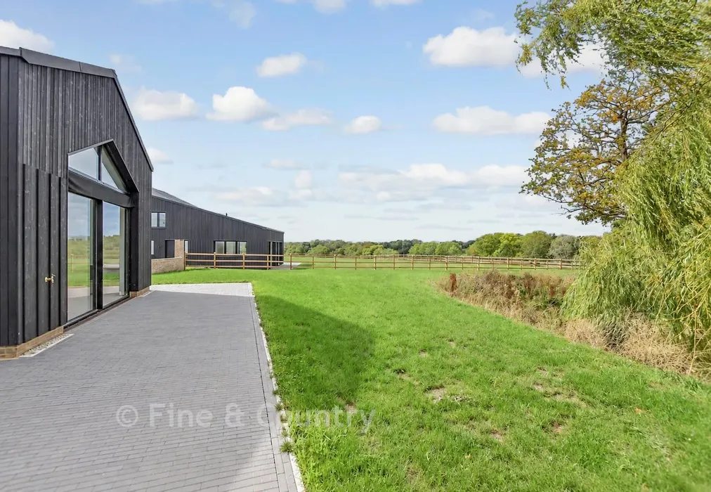 Terrace - Hartdene Barns, Hartfield Road, Cowden, Kent - Wards of Kent