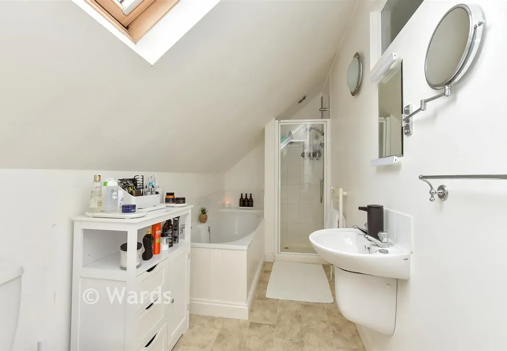 En-Suite Bathroom - York Avenue, Walderslade, Chatham, Kent - Wards of Kent