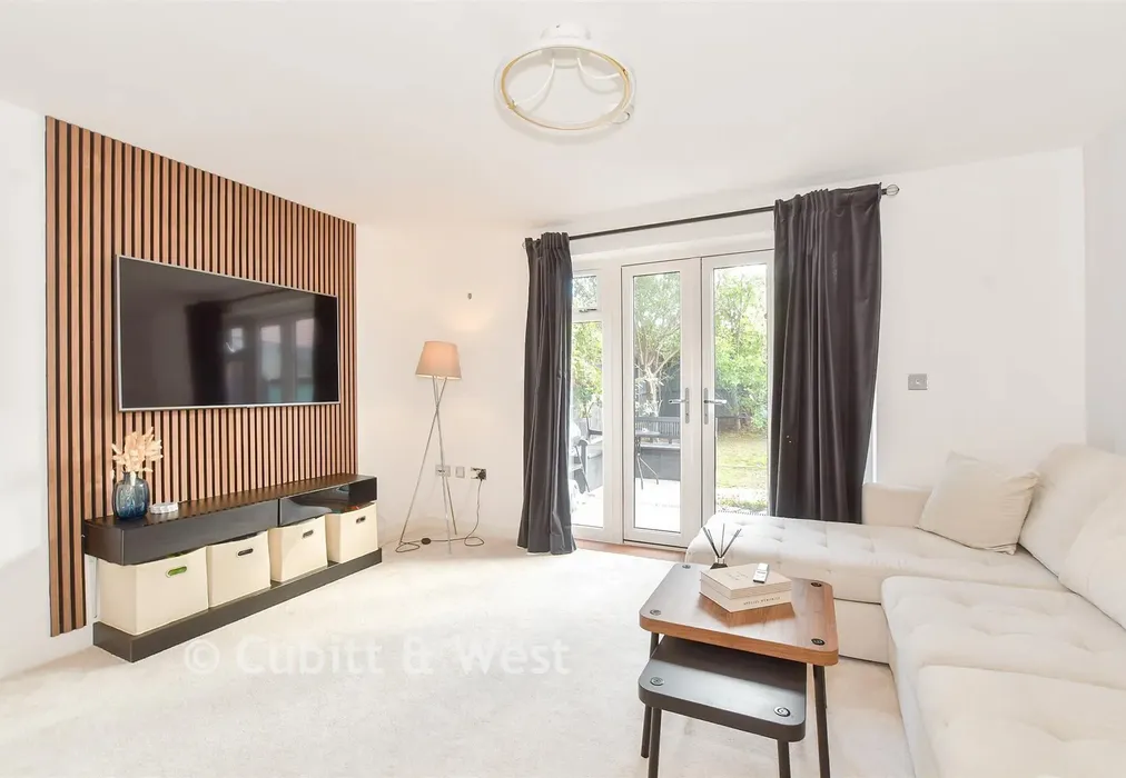 Lounge - Daffodil Crescent, Crawley, West Sussex - Wards of Kent