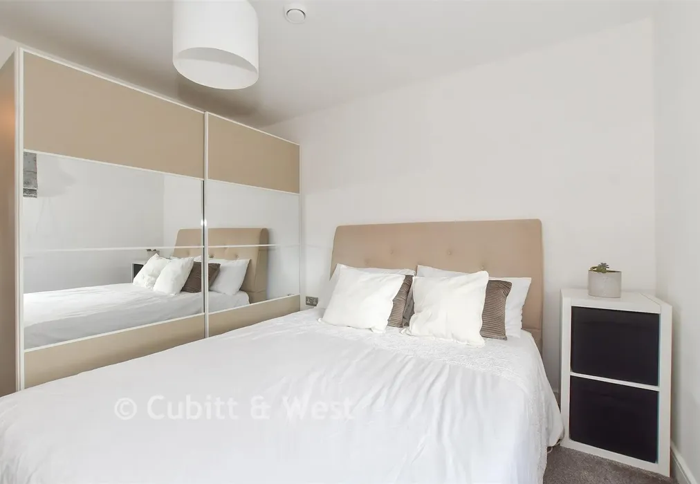 Bedroom 1 - Daffodil Crescent, Crawley, West Sussex - Wards of Kent