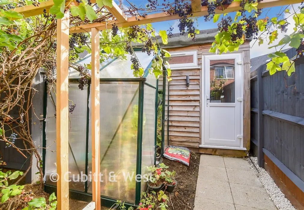 Rear Garden - Daffodil Crescent, Crawley, West Sussex - Wards of Kent