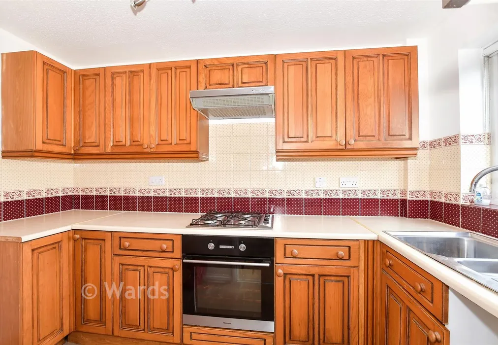 Kitchen - Sassoon Close, Larkfield, Kent - Wards of Kent