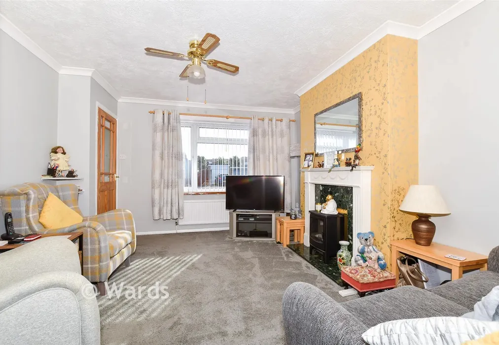 Lounge/Diner - Oriole Way, Larkfield, Aylesford, Kent - Wards of Kent