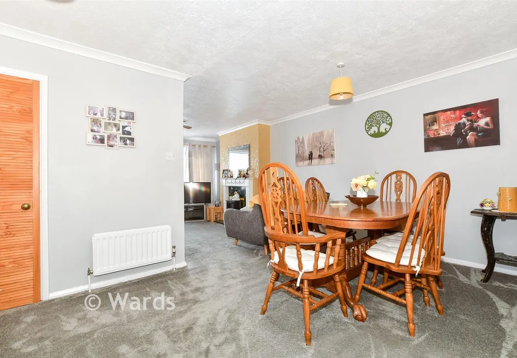 Lounge/Diner - Oriole Way, Larkfield, Aylesford, Kent - Wards of Kent