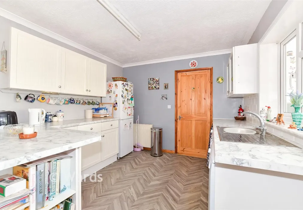Kitchen - Oriole Way, Larkfield, Aylesford, Kent - Wards of Kent