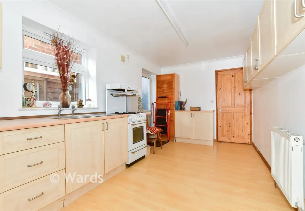 Kitchen 2 - Oriole Way, Larkfield, Aylesford, Kent - Wards of Kent