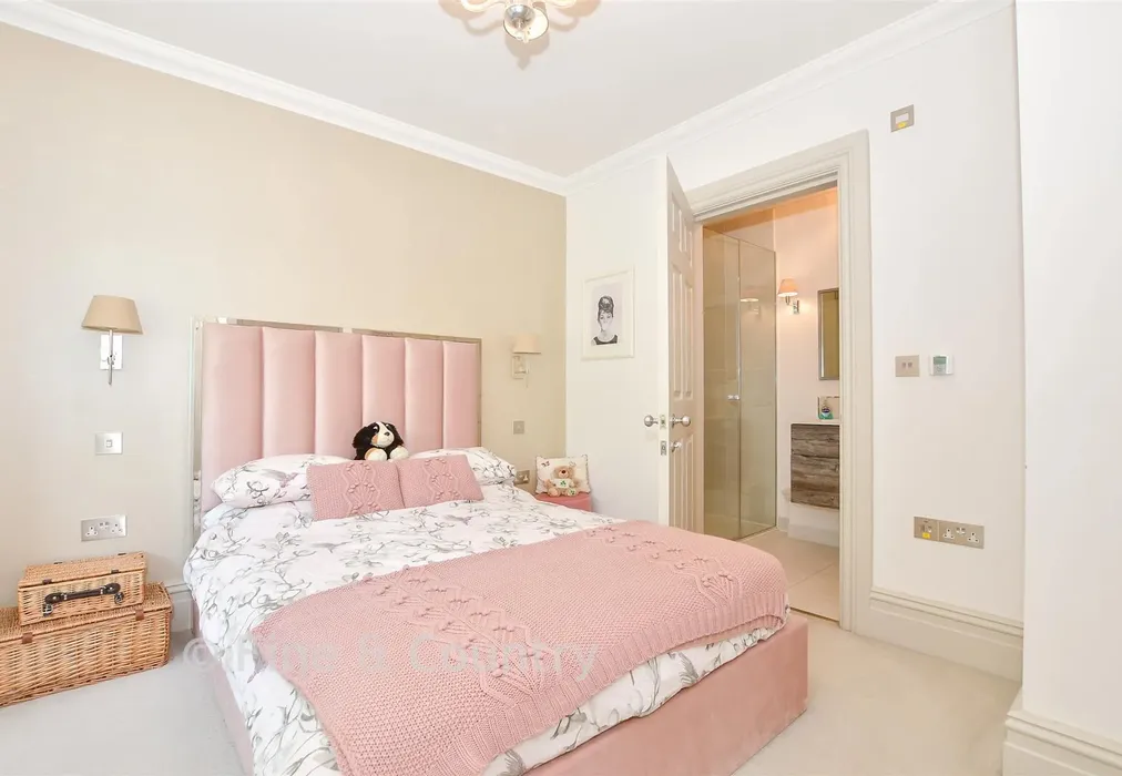 Bedroom 2 - London Road, Tunbridge Wells, Kent - Wards of Kent