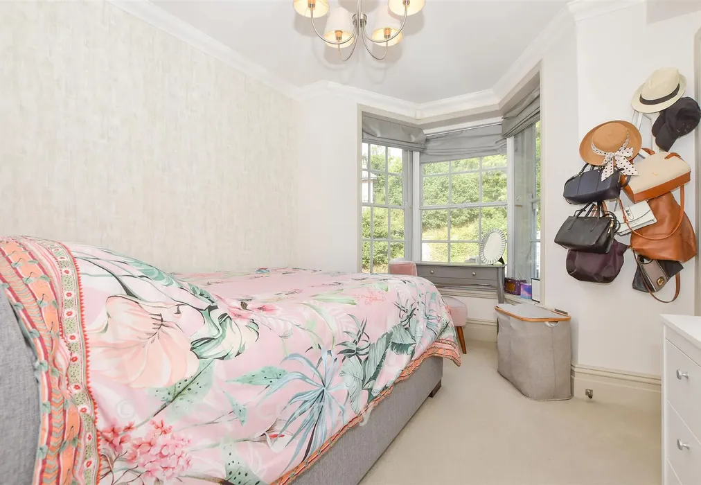 Bedroom 1 - London Road, Tunbridge Wells, Kent - Wards of Kent