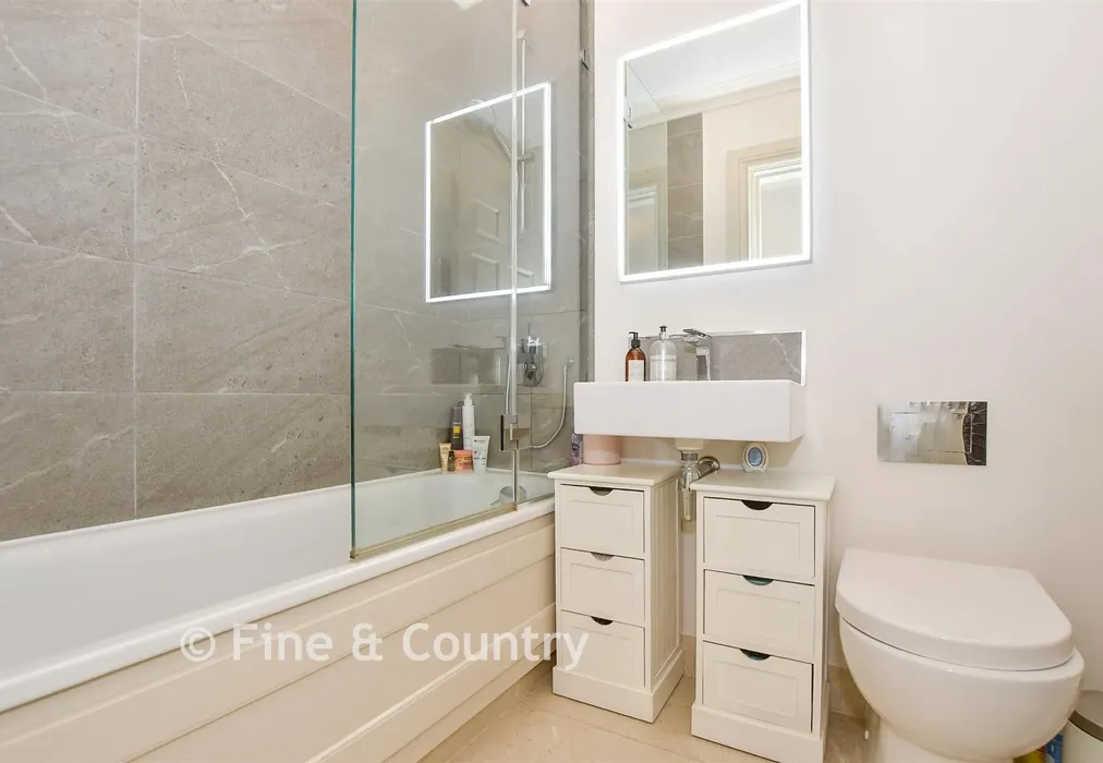En-Suite Bathroom - London Road, Tunbridge Wells, Kent - Wards of Kent