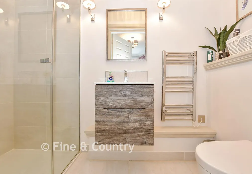 En-Suite Shower Room - London Road, Tunbridge Wells, Kent - Wards of Kent