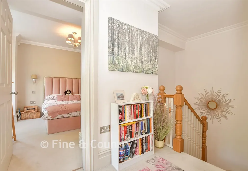 Internal Lifestyle Photograph - London Road, Tunbridge Wells, Kent - Wards of Kent