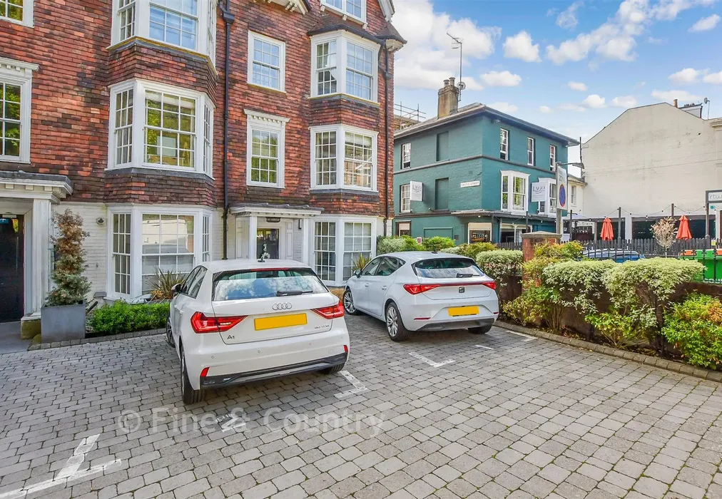 Driveway/Parking - London Road, Tunbridge Wells, Kent - Wards of Kent
