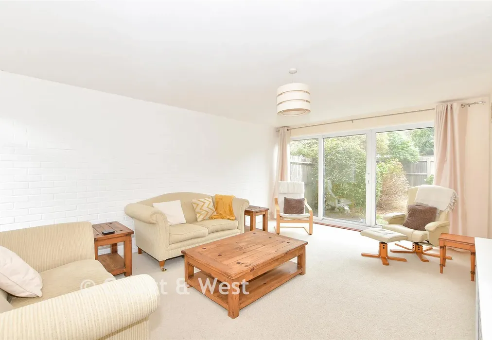 Lounge - Forestfield, Crawley, West Sussex - Wards of Kent