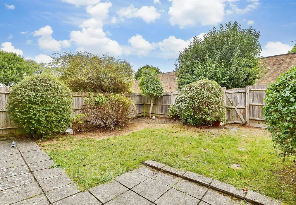 Rear Garden - Forestfield, Crawley, West Sussex - Wards of Kent