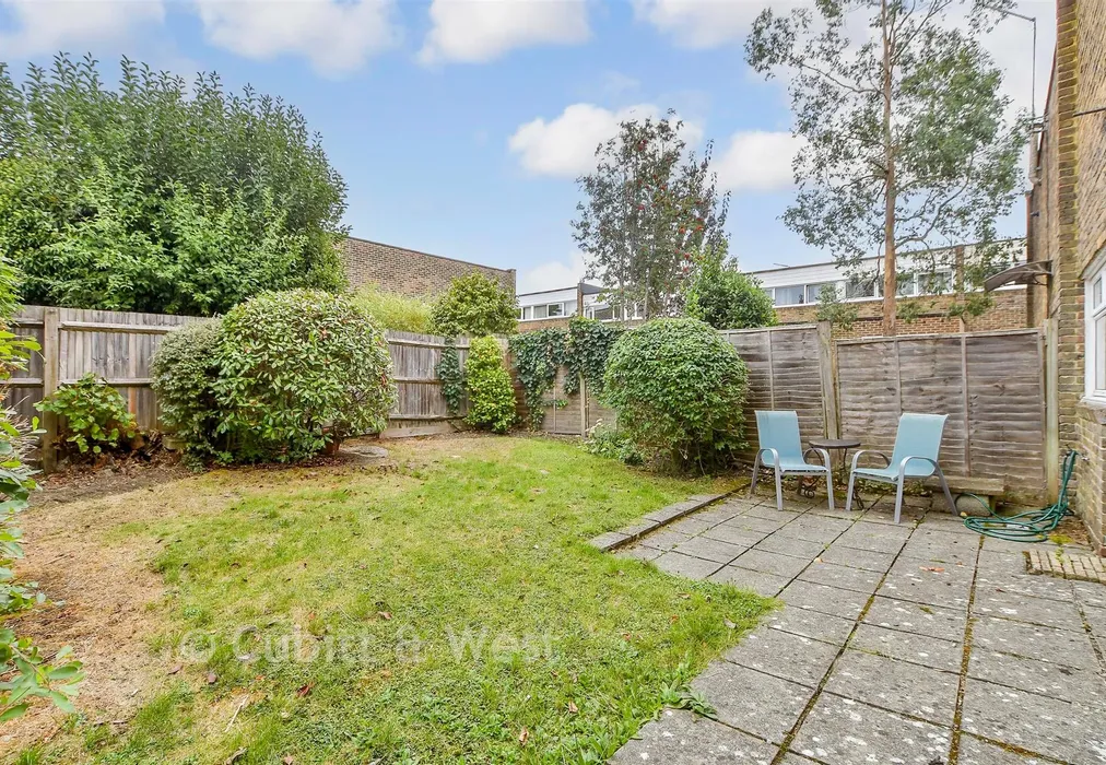 Rear Garden - Forestfield, Crawley, West Sussex - Wards of Kent