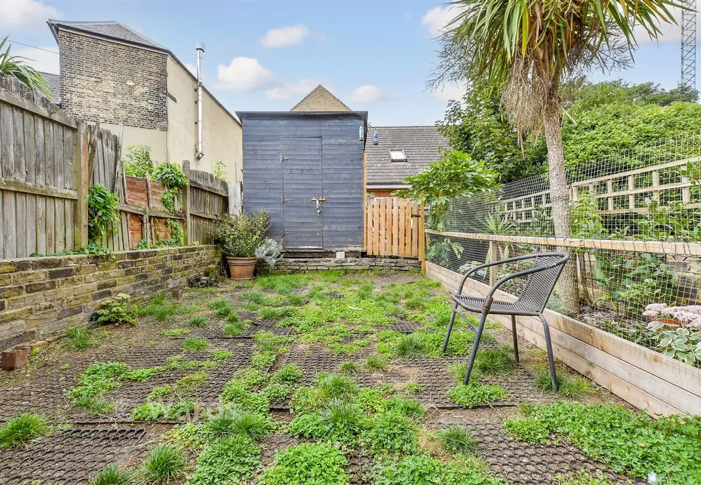 Kitchen - de Burgh Street, Dover, Kent - Wards of Kent