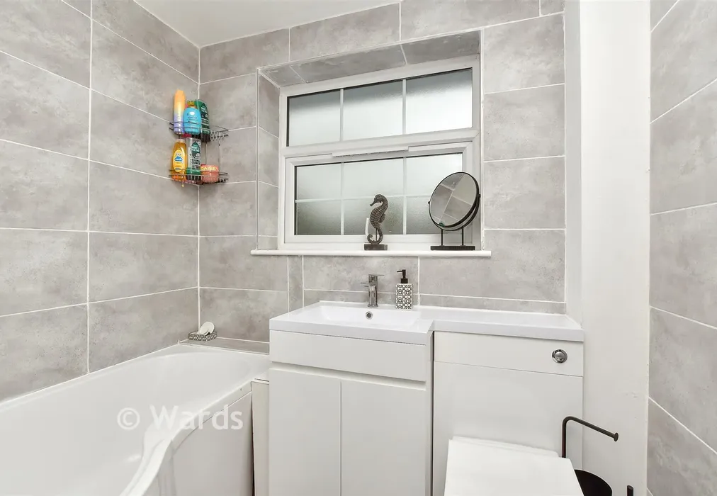 Bathroom - Tilbury Road, Rainham, Kent - Wards of Kent