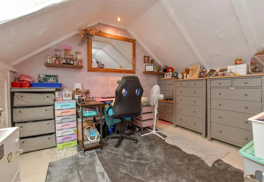 Loft Room - Eva Road, Gillingham, Kent - Wards of Kent