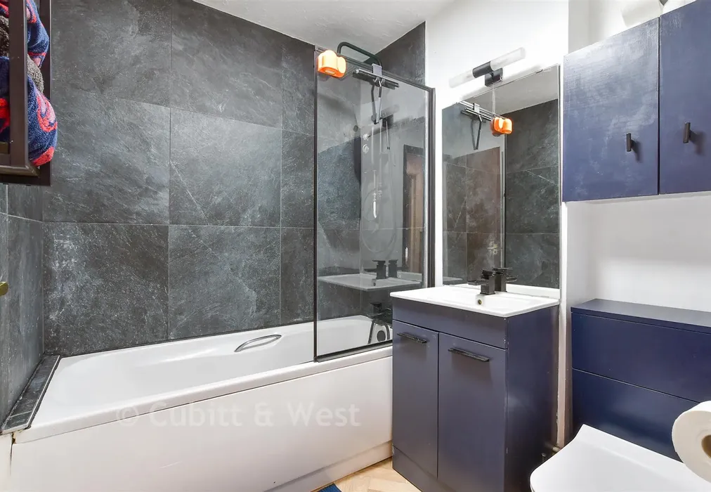 Bathroom - Dominion Road, Worthing, West Sussex - Wards of Kent