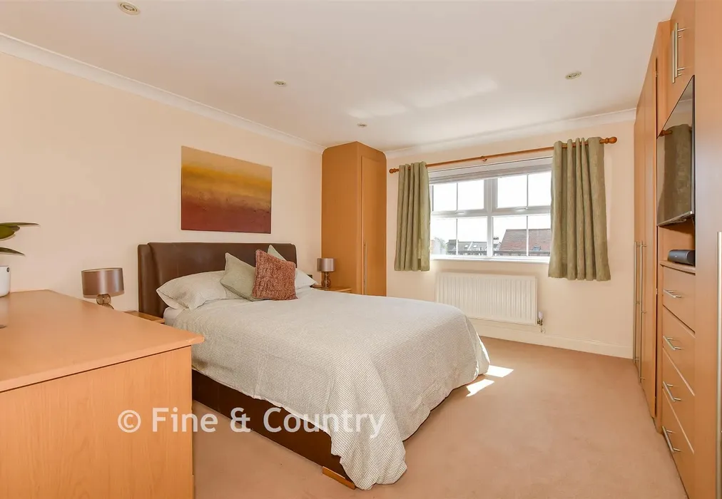 Main Bedroom - Hillside Street, Hythe, Kent - Wards of Kent