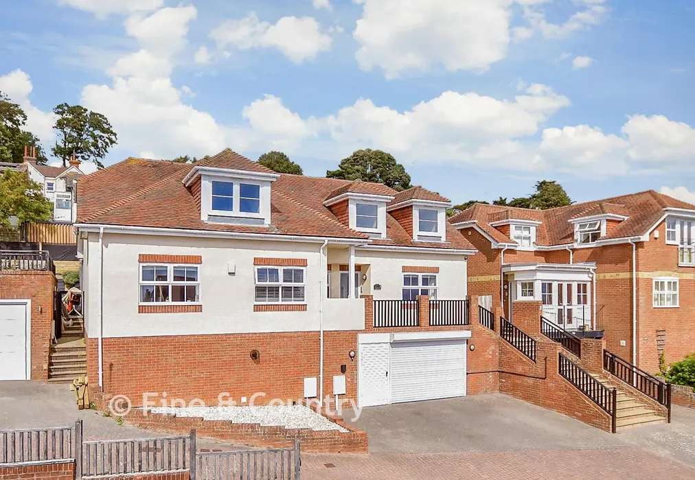 Front - Hillside Street, Hythe, Kent - Wards of Kent