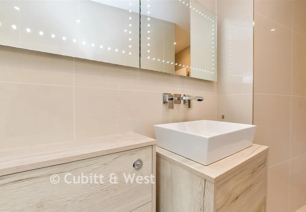 Bathroom - The Hoppety, Tadworth, Surrey - Wards of Kent