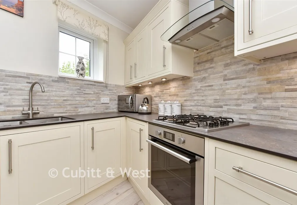 Kitchen/Diner - The Hoppety, Tadworth, Surrey - Wards of Kent