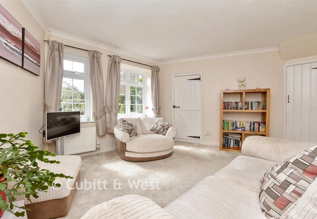 Lounge - The Hoppety, Tadworth, Surrey - Wards of Kent