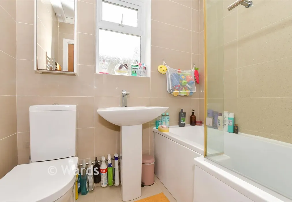 Bathroom - Monins Road, Dover, Kent - Wards of Kent