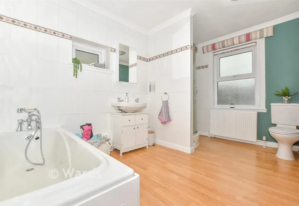 Bathroom - Astley Avenue, Dover, Kent - Wards of Kent