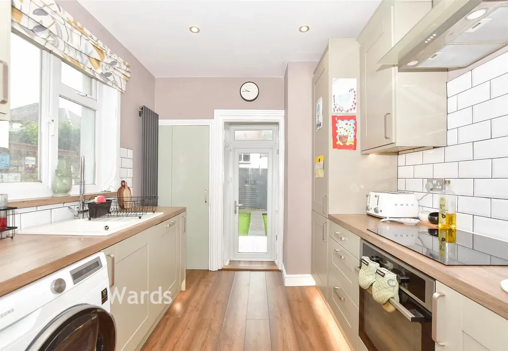 Kitchen - Astley Avenue, Dover, Kent - Wards of Kent