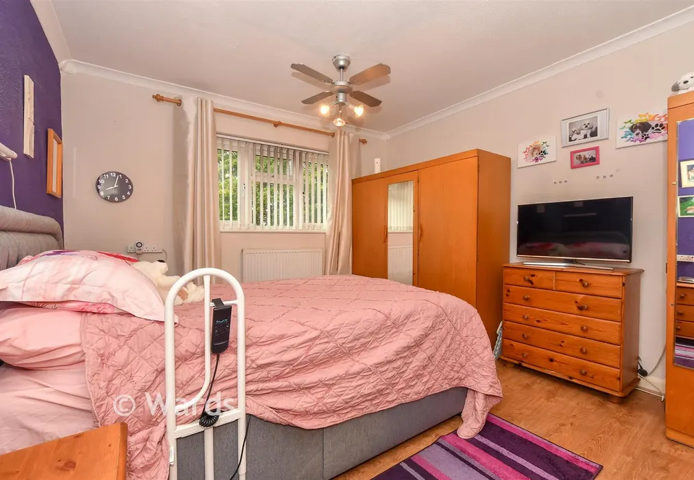 Bedroom 1 - Osborne Road, Willesborough, Ashford, Kent - Wards of Kent