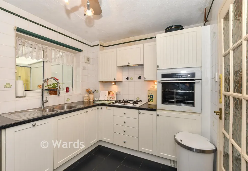 Kitchen - Osborne Road, Willesborough, Ashford, Kent - Wards of Kent