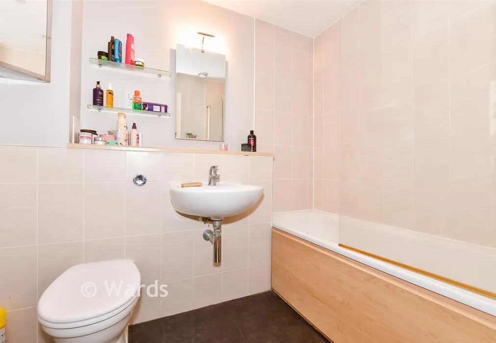 Bathroom - Alisander Close, Snodland, Kent - Wards of Kent
