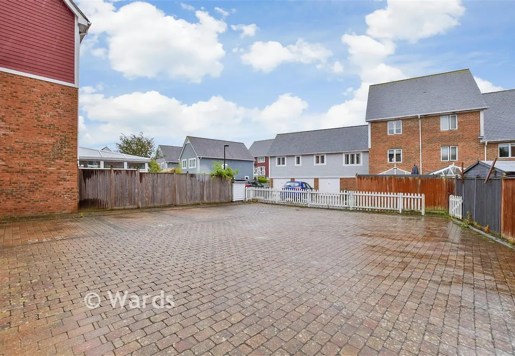 Driveway/Parking - Alisander Close, Snodland, Kent - Wards of Kent