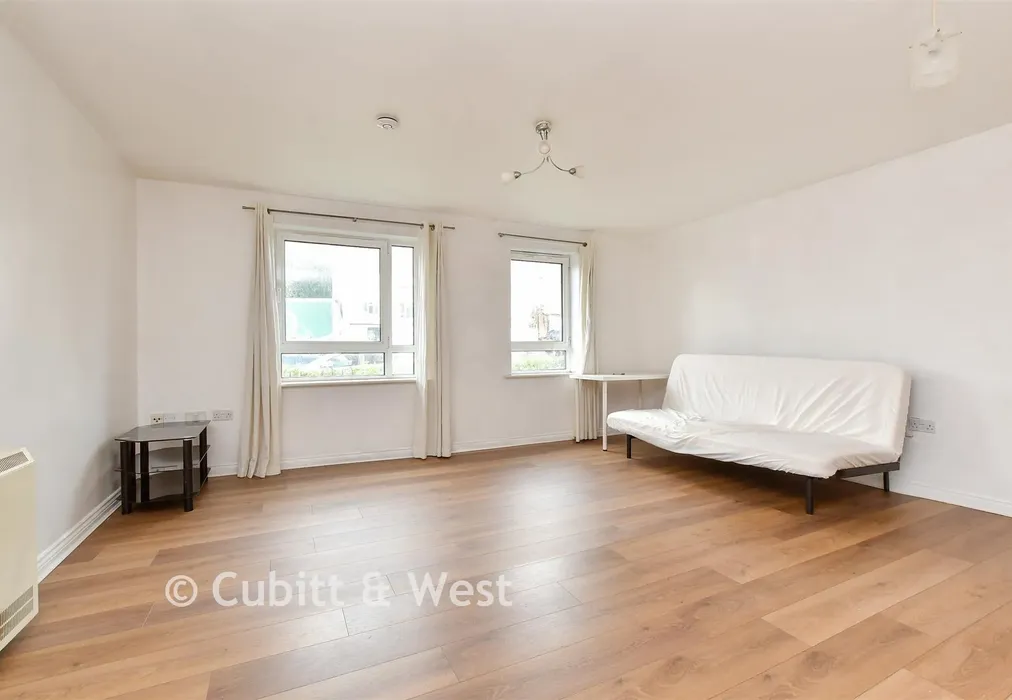 Lounge - Cleeve Way, Sutton, Surrey - Wards of Kent