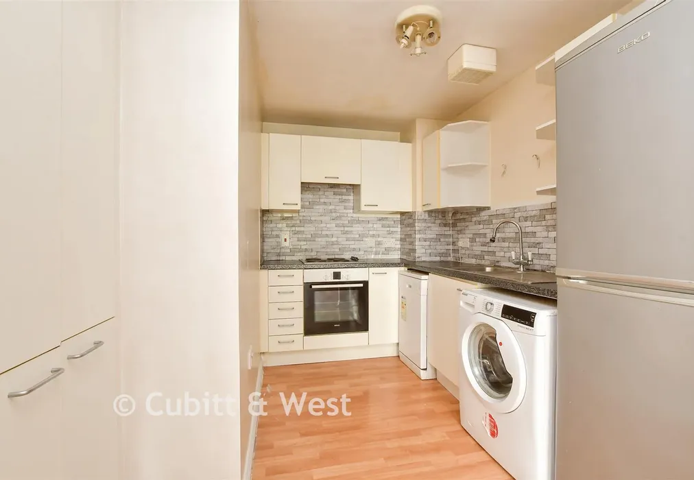 Kitchen - Cleeve Way, Sutton, Surrey - Wards of Kent