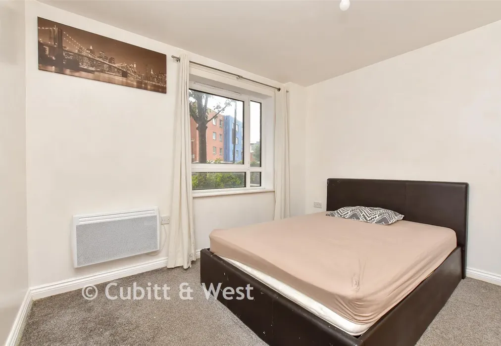 Bedroom 1 - Cleeve Way, Sutton, Surrey - Wards of Kent