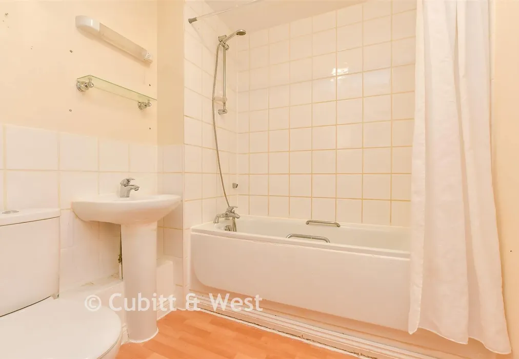 Bathroom - Cleeve Way, Sutton, Surrey - Wards of Kent