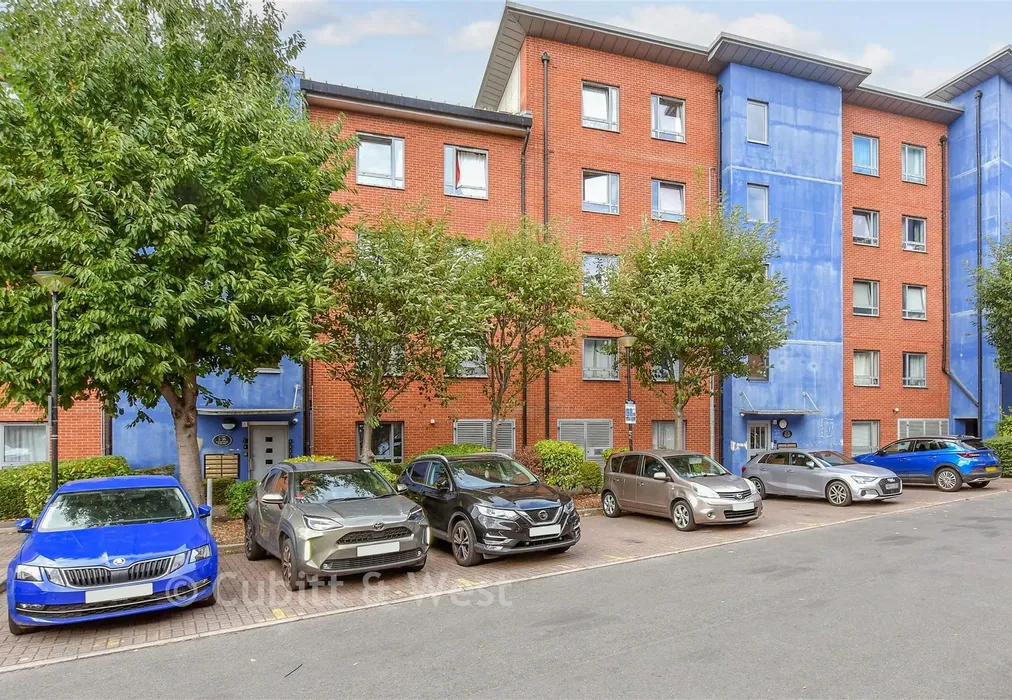 Driveway/Parking - Cleeve Way, Sutton, Surrey - Wards of Kent